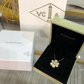 203624 [VCA rose聖誕之花項鍊]這款我們出的是mini款！尺寸更