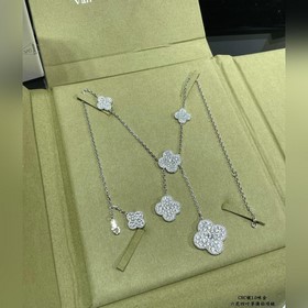 V金鍍1.0咪金 VCA高級滿鑽六花四葉草項鍊。Cleef&Arpels 四葉
