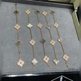 二十花 V金鍍1.0咪金 VCA天然灰貝 鑽20花四葉草項鍊。Cleef&Ar