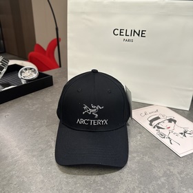 ARCTERYX 經典刺繡棒球帽，硬核機能與日常美學的完美平衡。标志性的始祖鳥骨
