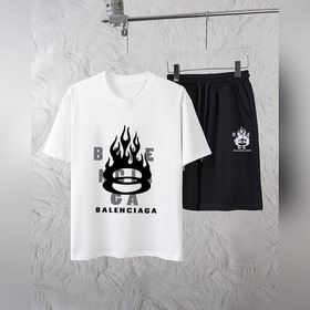 巴黎世家 獨家專供新款潮男時尚圓領短袖短褲套裝，潮流時尚休閑短袖套裝！透氣舒适度