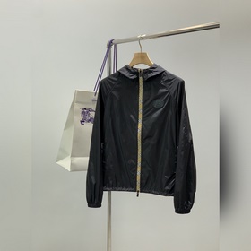 Burberry 巴寶莉  berry 巴寶莉，2026春夏最新品，專櫃同步