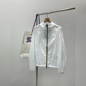Burberry 巴寶莉  berry 巴寶莉，2026春夏最新品，專櫃同步