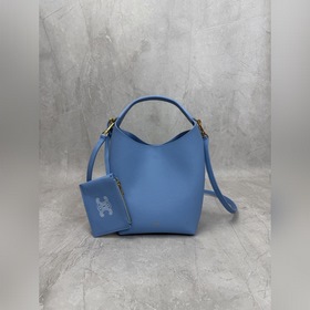 新品上線  CE 全新HOBO 手袋 軟fufu的天然小牛皮，油潤光澤感拉滿，