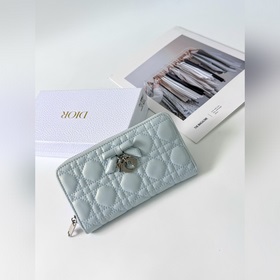 Dior最新款 蝴蝶結尺寸：19.5*10.5*3 款號：2600 Dior專櫃