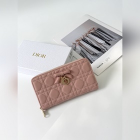 Dior最新款 蝴蝶結尺寸：19.5*10.5*3 款號：2600 Dior專櫃