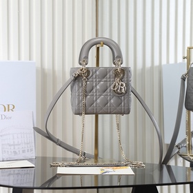 原廠皮配羊絨内裡 Lady Dior 三格大象灰，經典款戴妃包手袋集中體現了 D