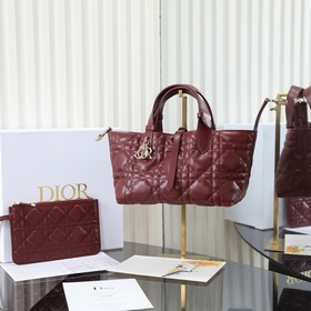 酒紅色小號新品Toujours 手袋，這款Dior Toujours 手袋于二零