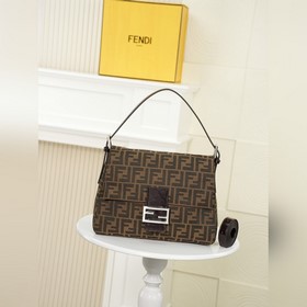 原單 配兩條肩帶 FENDI vintage 超飒的中古法棍腋下包，今年腋下包是