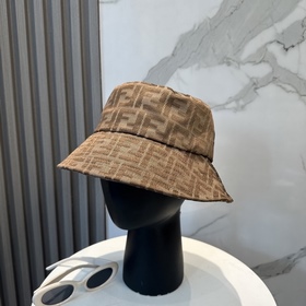 FENDI 芬迪 老花字母漁夫帽，FD的老花漁夫帽真的很洋氣，超火爆的漁夫帽，看