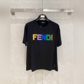 芬迪 2026春夏款，官網同步 面料采用重磅純棉精梳棉面料，OS寬松版型，上身版