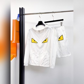 芬迪 2026夏季 防曬衣套裝，采用進口輕尼龍科技面料制作，3D印花上身柔軟舒适