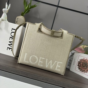 Loewe 新款 提花帆布 Font Tote 手袋 是一款長方體手袋*飾有對比