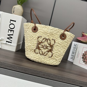 Loewe 伊拉卡棕榈纖維和牛皮革 Anagram Basket 手袋*一個傳