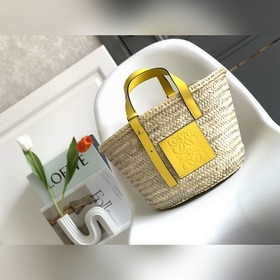 Loewe 草編菜籃子中號 正宗馬來西亞MY棕榈葉火爆到瘋狂的草編包，具有經典