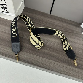 Anagram 提花雙面刺繡肩帶 現貨 自然色，黑色 新品 肩帶長度：1050