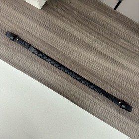 Loewe 經典牛皮革品牌短帶 尺寸：47*1.5cm 型號：061186