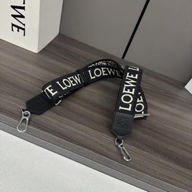Anagram 提花雙面刺繡肩帶 現貨 黑色，銀扣 肩帶長度：1050-40m