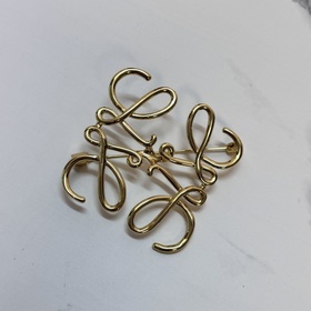 Loewe 經典胸針 5*5CM 型號：胸針(金色)