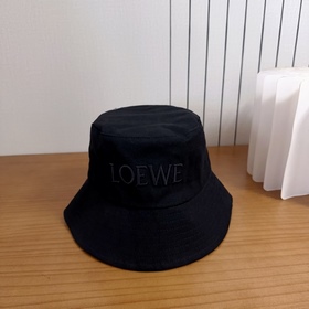 Loewe羅意威26春漁夫們 顔值擔當， 遮陽擋風的四季款，閉眼入 不會撞款喔！