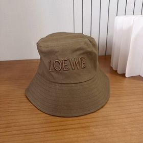 Loewe羅意威26春漁夫們 顔值擔當， 遮陽擋風的四季款，閉眼入 不會撞款喔！