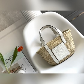 Loewe 草編菜籃子小號 正宗馬來西亞MY棕榈葉火爆到瘋狂的草編包，具有經典
