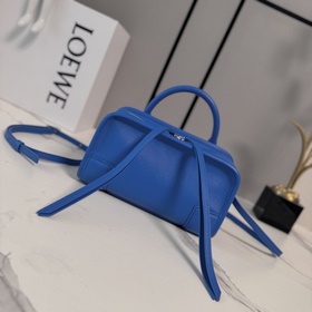 Loewe 迷你 柔軟 牛皮革Amazona 180手袋 重新诠釋L家傳奇手袋，