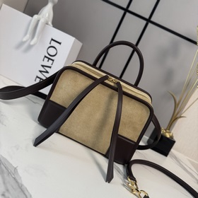 Loewe 小號絨面牛皮革Amazona 180手袋 重新诠釋L家傳奇手袋，呈現