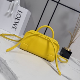 Loewe 迷你 柔軟 牛皮革Amazona 180手袋 重新诠釋L家傳奇手袋，
