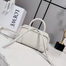 Loewe 迷你 柔軟 牛皮革Amazona 180手袋 重新诠釋L家傳奇手袋，
