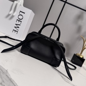 Loewe 迷你 柔軟 牛皮革Amazona 180手袋 重新诠釋L家傳奇手袋，