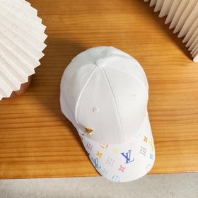 路易威登棒球帽LouisVuitton 新款LV棒球帽，重工打造 完美刺繡，高端