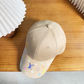 路易威登棒球帽LouisVuitton 新款LV棒球帽，重工打造 完美刺繡，高端
