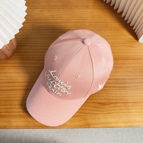 路易威登棒球帽LouisVuitton 新款LV棒球帽，重工打造 完美刺繡，高端