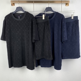 衣服價格2300  褲子價格2500 LOUIS VUITTON 路易 LV