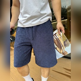 衣服價格2300  褲子價格2500 LOUIS VUITTON 路易 LV