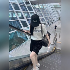 衣服價格2300  褲子價格2500 LOUIS VUITTON 路易 LV