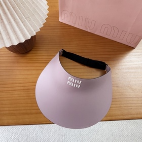 miumiu 缪缪 夏季空頂帽，跑步遮陽防曬兩不誤，夏季必備單品，戴着不悶熱，非
