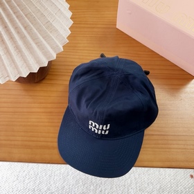 Miumiu缪缪 新款訂單款刺繡棒球帽 大牌款超好搭配，趕緊入手！