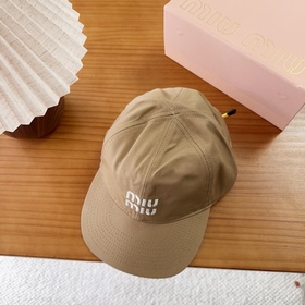 Miumiu缪缪 新款訂單款刺繡棒球帽 大牌款超好搭配，趕緊入手！