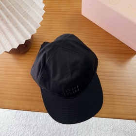 Miumiu缪缪 新款訂單款刺繡棒球帽 大牌款超好搭配，趕緊入手！