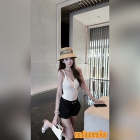 miumiu缪缪新款拉菲草帽，加密純手工鈎織，産量極少，重工打造，專櫃同款，頭圍