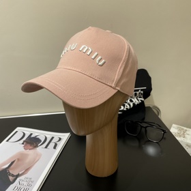 [Miumiu缪缪]新款牛仔訂單款刺繡棒球帽 大牌款超好搭配，趕緊入手！
