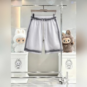 miumiu 三标齊全。 2026夏季新款最新品短褲，專櫃同步有售，原單狠貨，時