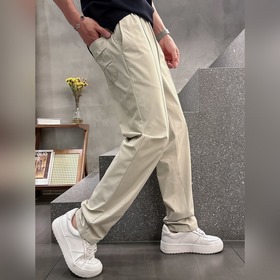 MIUMIU 早春新款。進口面料款式簡約百搭款，不挑人穿，細節感十足！但也不會顯