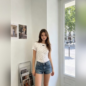 Miumiu謬謬 砸鍋賣鐵都要上的新款 新款女裝休閑短袖 高端版本！獨特設計 專