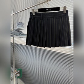 -MiuMiu 貼布繡花條紋短裙 定制高支定織雙色細斜紋面料，立體緊緻，舒适貼