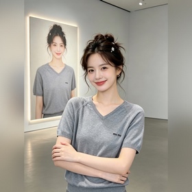 Miumiu謬謬 女款 V領短袖  砸鍋賣鐵都要上的新款新款原單女士休閑V領插