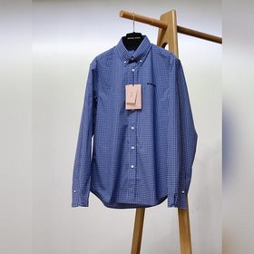 Miumiu 缪缪 走秀款千鳥格襯衫 ZP 9750購入，這款襯衫以活潑的格紋圖