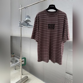 -MIUMIU 26SS 新款撞色條紋圓領短袖 男女情侶款複古通勤T恤 精選高支